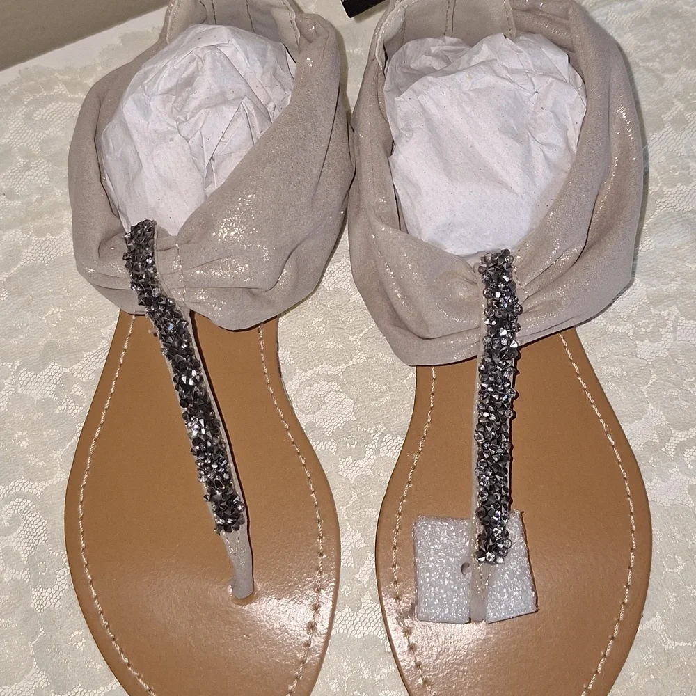 NIB Flourish Sandals Size 7 - Picture 2 of 11